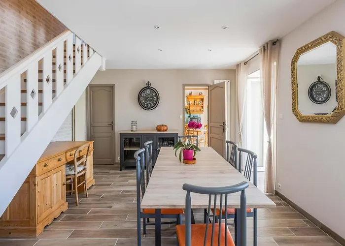 Holiday Home In Montaigu La Brisette With Garden